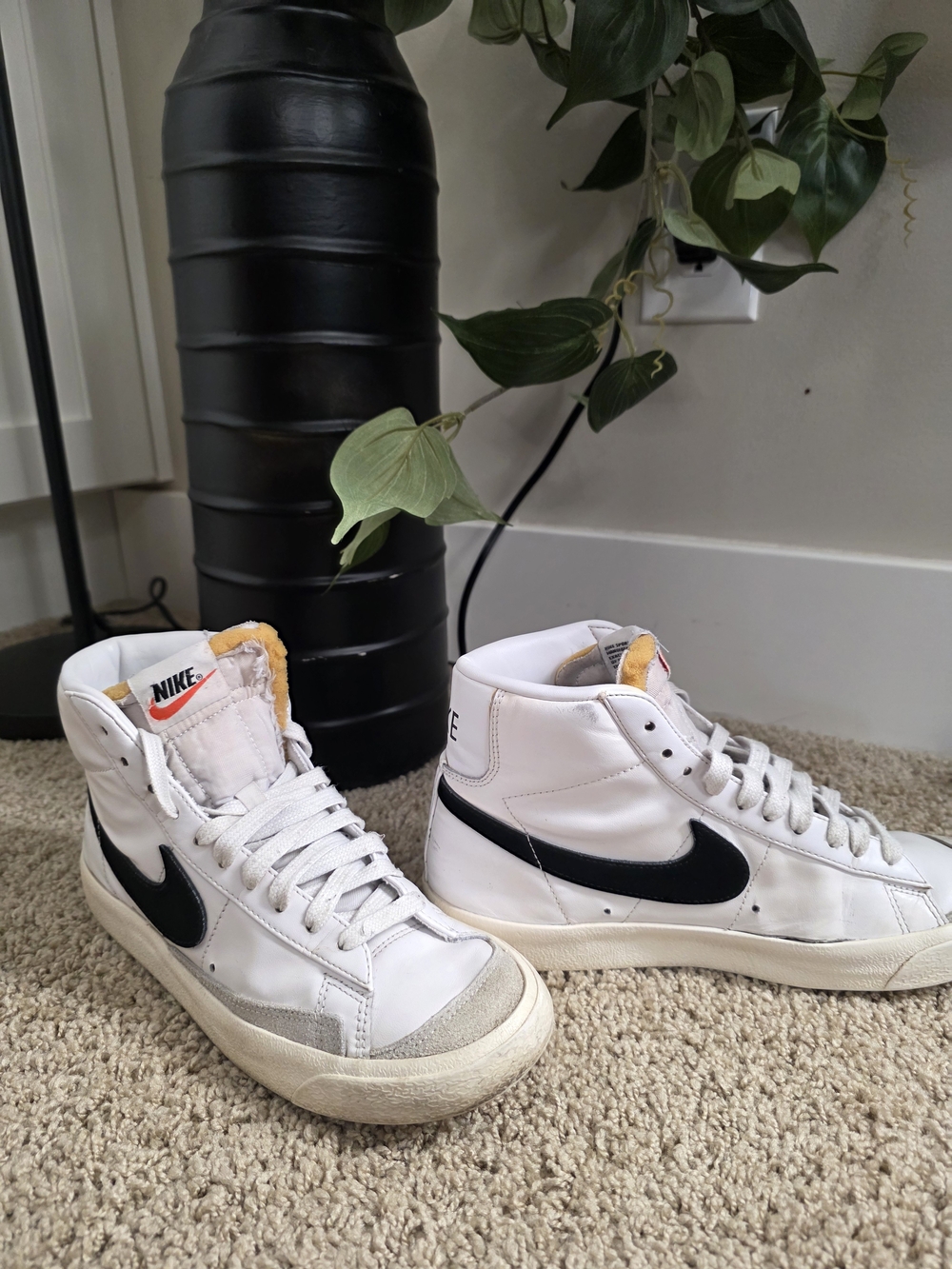 Nike White/Black Blazer Mid Vintage Sneakers